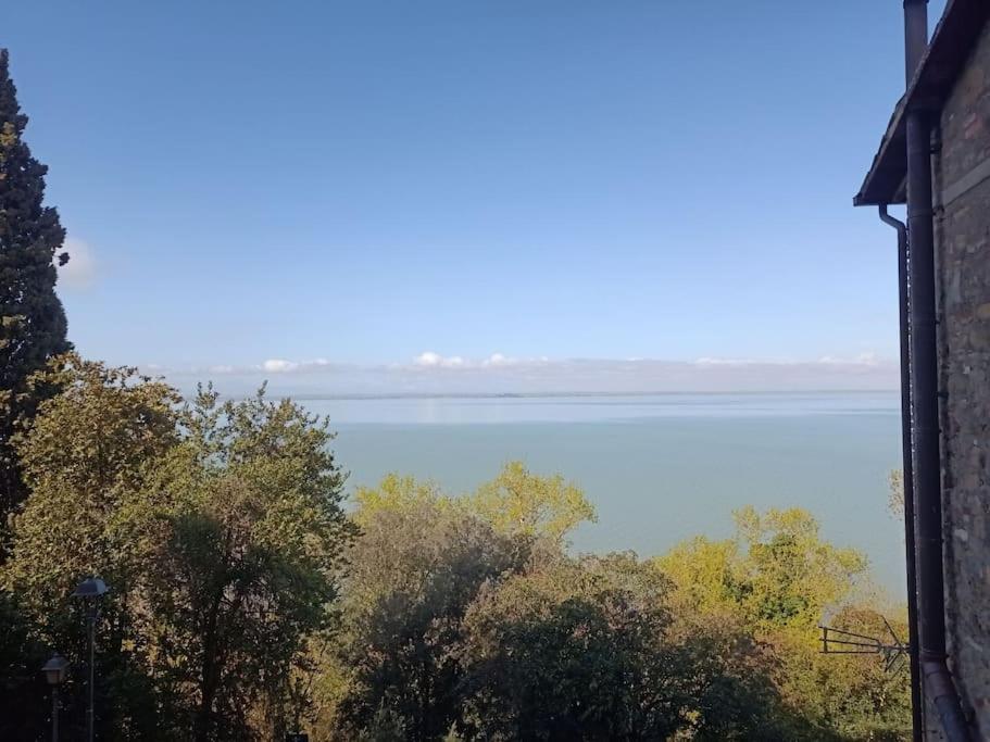 Вилла Il Borgo Antico Monte del Lago Экстерьер фото