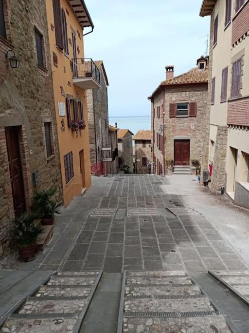Вилла Il Borgo Antico Monte del Lago Экстерьер фото
